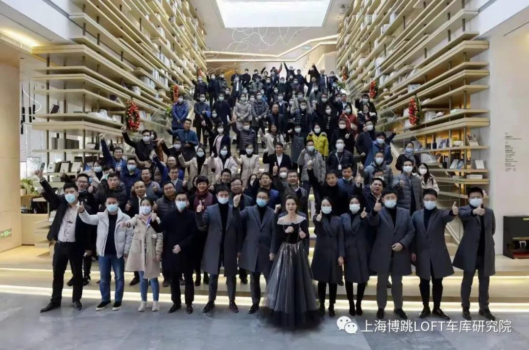 济源全国一百多人在华侨城汉口道6号参观研讨LOFT专利车库技术！